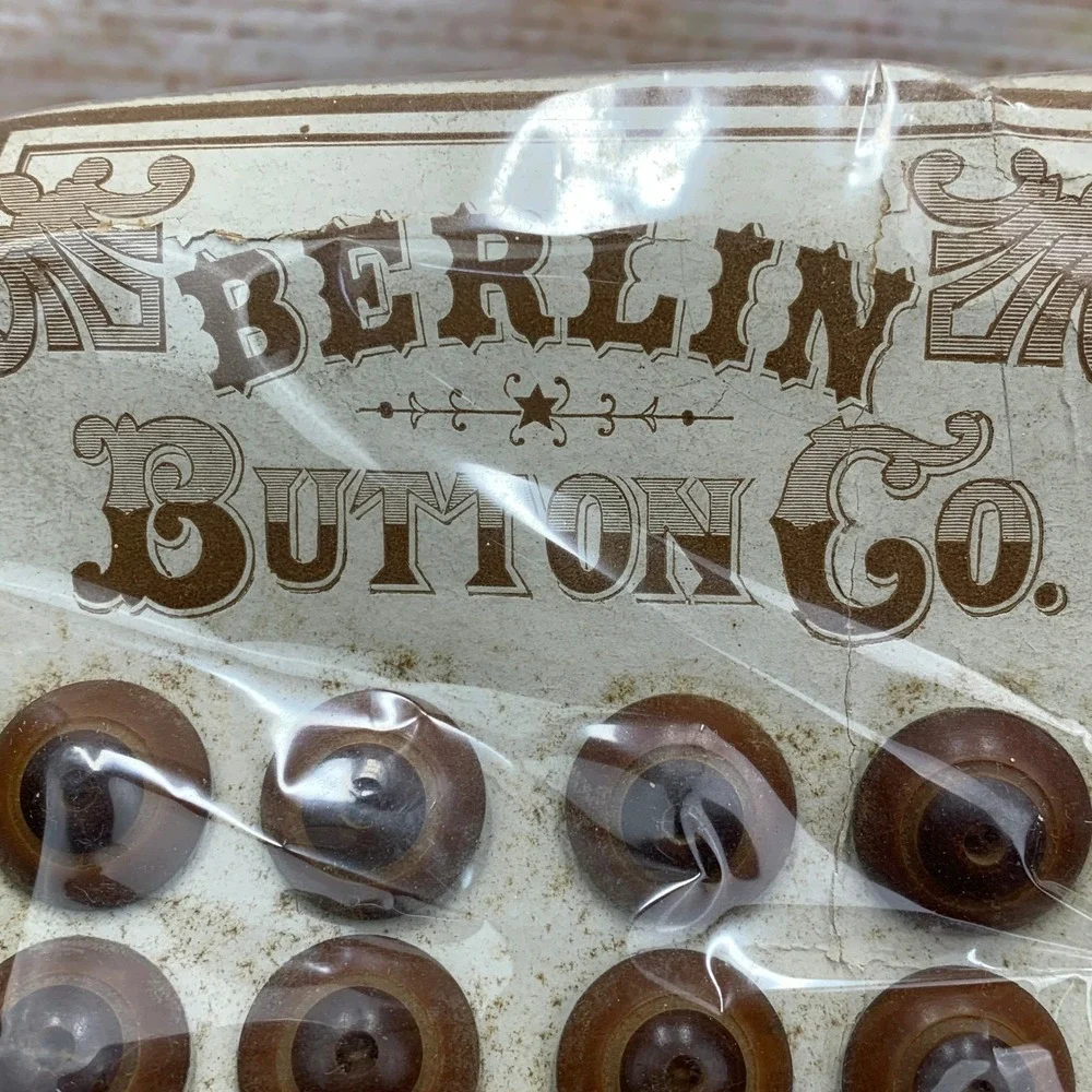 Vintage Berlin‎ Button Co Card 24 Brown Dome Buttons Sewing Crafts
